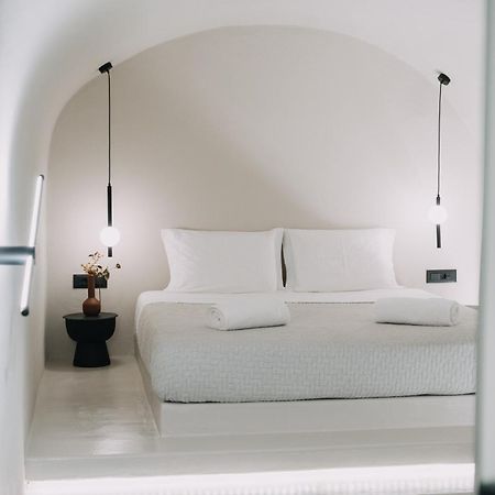 Noir Cave Villa With Private Jacuzzi And Sunset Terrace Pyrgos Kallistis Exterior photo